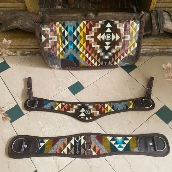 COMBO240 Combo premium de alfombra abollonada, cincha y pechera