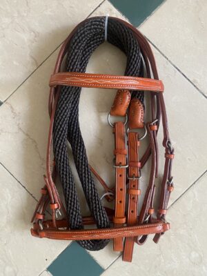 Apero de lujo en cuero natural y herrajes en acero