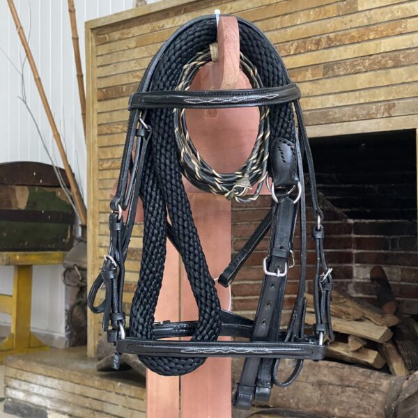 Apero de lujo en cuero natural y herrajes en acero