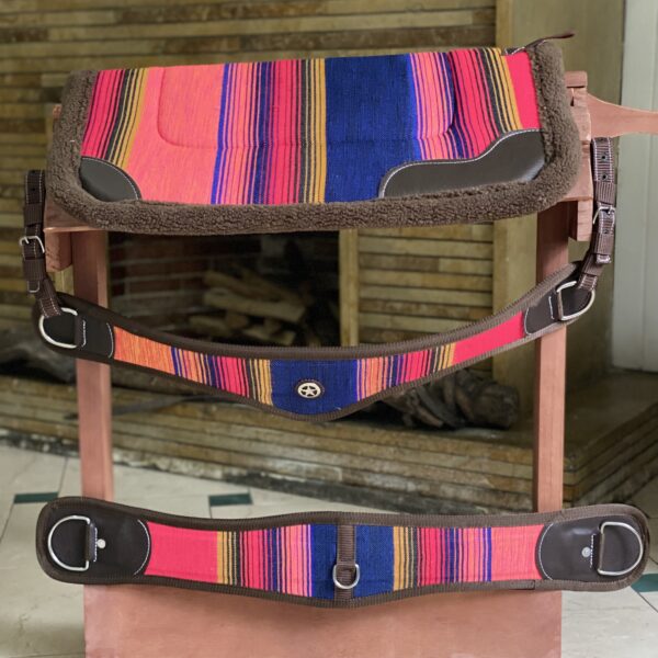 Combo premium de alfombra abollonada, cincha y pechera