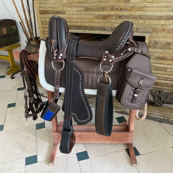 IMG_7068.JPG Tereque para Caballo con Fuste en Fibra Resistente