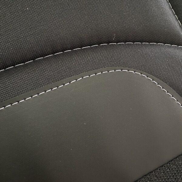 Alfombra Abollonada Sencilla para Caballo | Resistente y Confiable